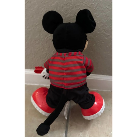 Fisher Price Disney’s Rock Star Mickey Mouse - Picture 5 of 16